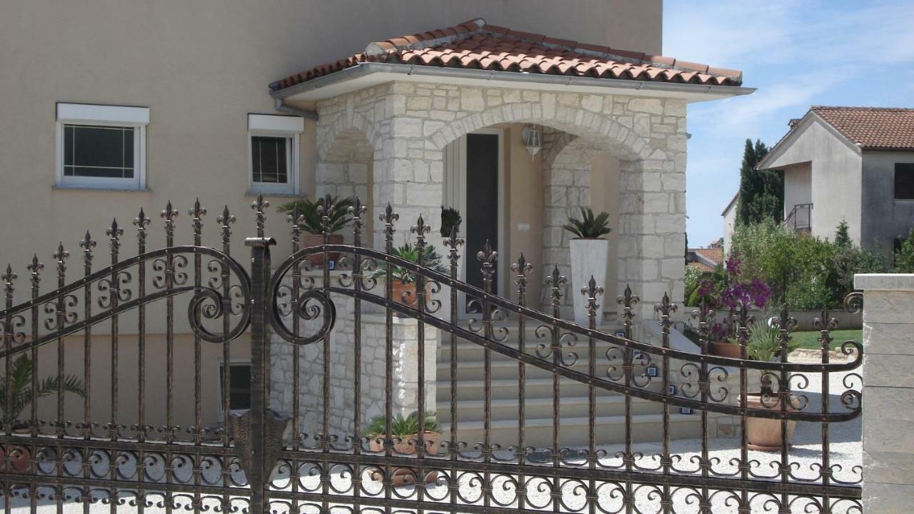 מדולין Villa Meli - Apartments Mit Meerblick מראה חיצוני תמונה